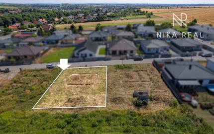 Stavebný pozemok s projektom, stavebným povolením a základmi RD