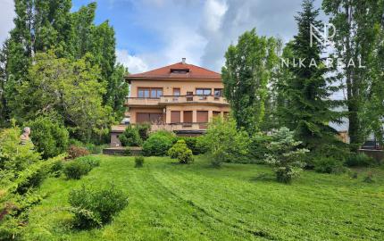 Nadherná mestská vila s luxusnou záhradou  napredaj / prenájom-vhodná ako kancelárske priestory firmy