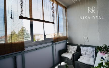 REZERVOVANÉ! Priestranný 3-izbový byt s loggiou a veľkou pivnicou len 10 minút od Trnavy