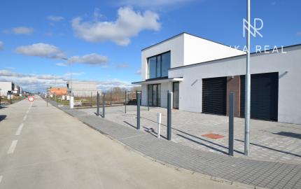 NOVOSTAVBA v štandarde – 4-izbový dom s terasou, parkovaním a nízkymi nákladmi v Kráľovej pri Senci