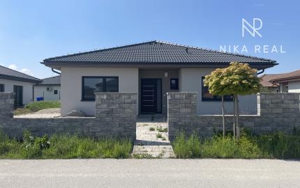 Skolaudovaný rodinný dom 4+1 s modernými technológiami, pozemok 617 m²