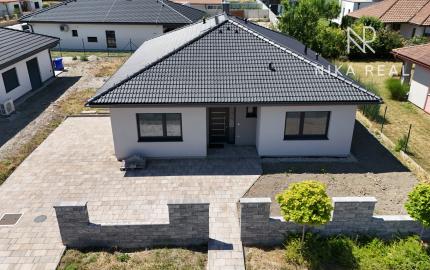 Skolaudovaný rodinný dom 4+1 s modernými technológiami, pozemok 617 m²