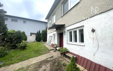 Dvojpodlažný rodinný dom na krásnom veľkom pozemku