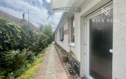 Zrekonštruovaný rodinný dom v centre obce k okamžitému nasťahovaniu