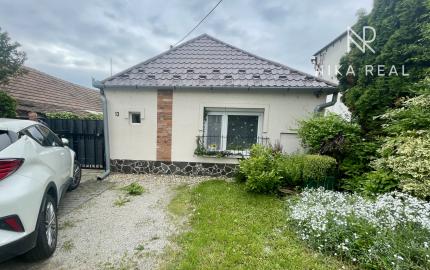Zrekonštruovaný rodinný dom v centre obce k okamžitému nasťahovaniu