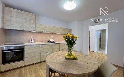 Buď prvý - zrekonštruovaný, zariadený 2i byt v RD so záhradou