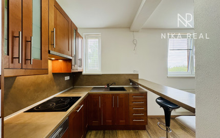 Na prenájom veľký 2i byt v rodinnom dome s parkovacím miestom