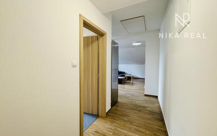 Na prenájom veľký 2i byt v rodinnom dome s parkovacím miestom