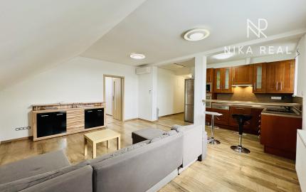 Na prenájom veľký 2i byt v rodinnom dome s parkovacím miestom