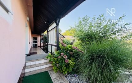 REZERVOVANÉ - Štýlový, zrekonštruovaný, zariadený RD, pripravený na okamžité nasťahovanie