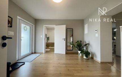 REZERVOVANÉ - Štýlový, zrekonštruovaný, zariadený RD, pripravený na okamžité nasťahovanie