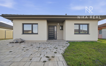 Skolaudovaný rodinný dom 4+1 s modernými technológiami, pozemok 617 m²