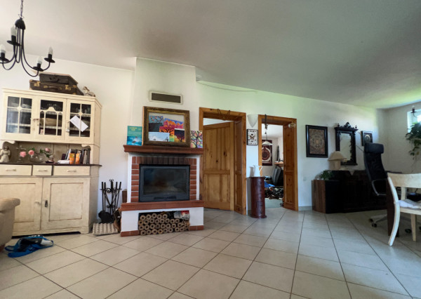 Veľký RD 5 min. od Senca, altánok, bazén, prístrešok na auto