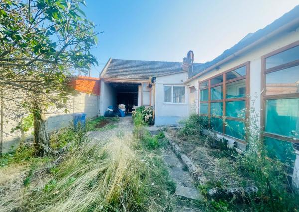 REZERVOVANÉ Rodinný dom len 10 min od Trnavy, všetky IS