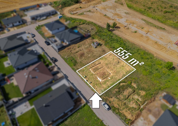 Stavebný pozemok s projektom, stavebným povolením a základmi RD