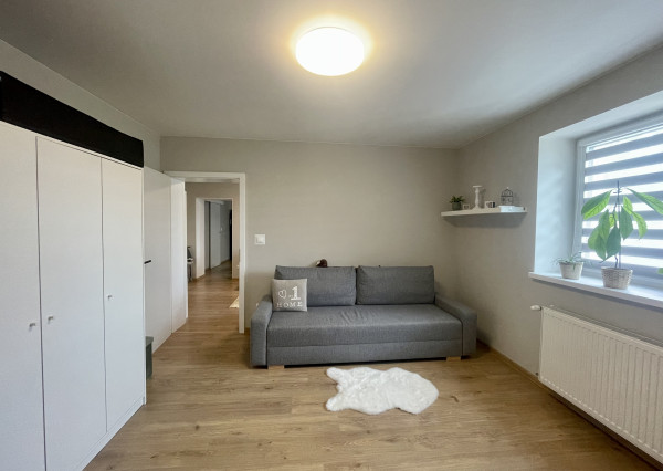 Štýlový, zrekonštruovaný, zariadený rodinný dom pripravený na okamžité nasťahovanie