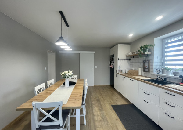 Štýlový, zrekonštruovaný, zariadený rodinný dom pripravený na okamžité nasťahovanie