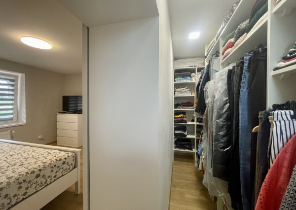 Štýlový, zrekonštruovaný, zariadený rodinný dom pripravený na okamžité nasťahovanie