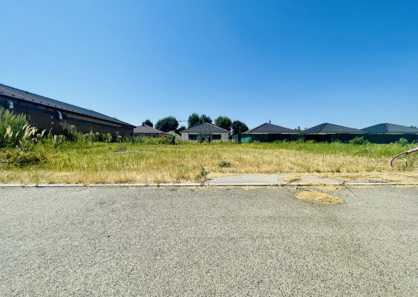 Stavebný pozemok s projektom a stavebným povolením na rodinný dom