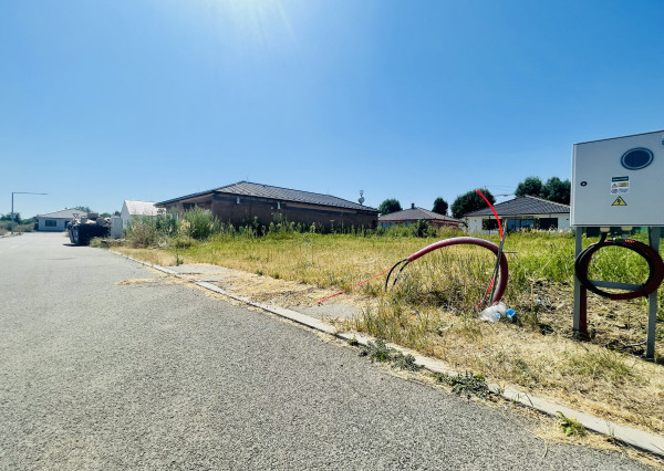 Stavebný pozemok s projektom a stavebným povolením na rodinný dom