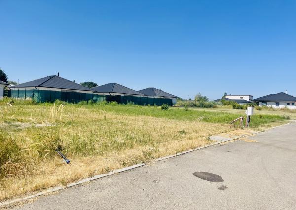 Stavebný pozemok s projektom a stavebným povolením na rodinný dom