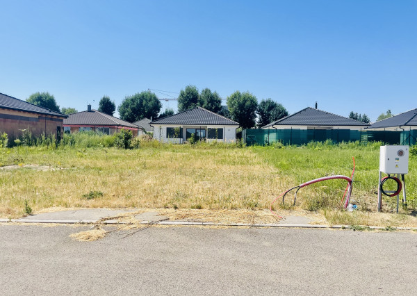 Stavebný pozemok s projektom a stavebným povolením na rodinný dom