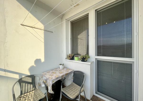 REZERVOVANÉ - Veľký a zariadený 2-izbový byt v obľúbenej lokalite s nádherným výhľadom