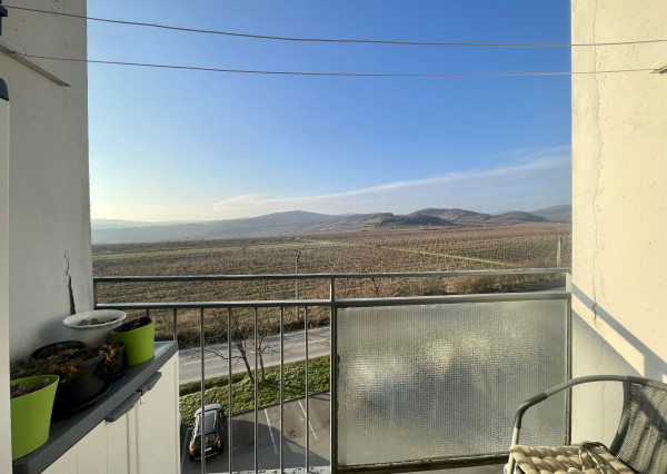 REZERVOVANÉ - Veľký a zariadený 2-izbový byt v obľúbenej lokalite s nádherným výhľadom