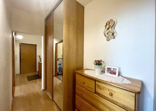 REZERVOVANÉ - Veľký a zariadený 2-izbový byt v obľúbenej lokalite s nádherným výhľadom