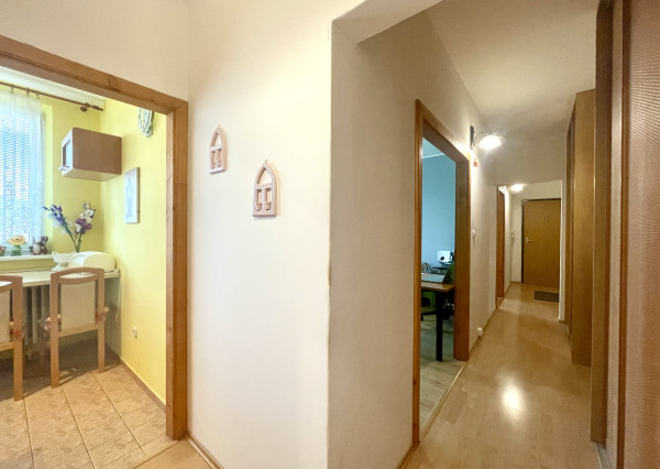 REZERVOVANÉ - Veľký a zariadený 2-izbový byt v obľúbenej lokalite s nádherným výhľadom