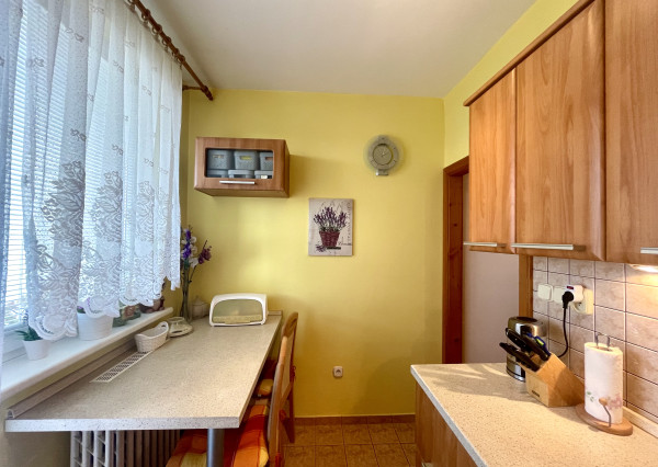 REZERVOVANÉ - Veľký a zariadený 2-izbový byt v obľúbenej lokalite s nádherným výhľadom