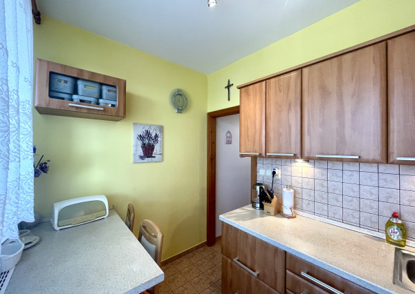 REZERVOVANÉ - Veľký a zariadený 2-izbový byt v obľúbenej lokalite s nádherným výhľadom