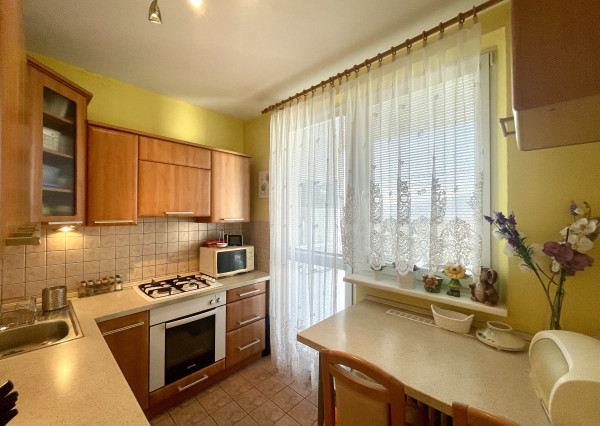 REZERVOVANÉ - Veľký a zariadený 2-izbový byt v obľúbenej lokalite s nádherným výhľadom