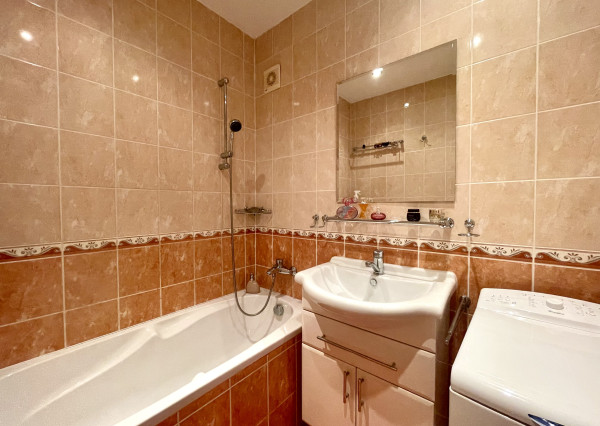 REZERVOVANÉ - Veľký a zariadený 2-izbový byt v obľúbenej lokalite s nádherným výhľadom