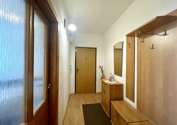 REZERVOVANÉ - Veľký a zariadený 2-izbový byt v obľúbenej lokalite s nádherným výhľadom