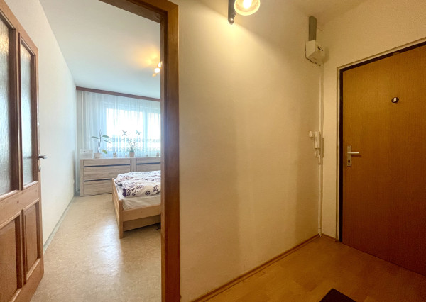 REZERVOVANÉ - Veľký a zariadený 2-izbový byt v obľúbenej lokalite s nádherným výhľadom