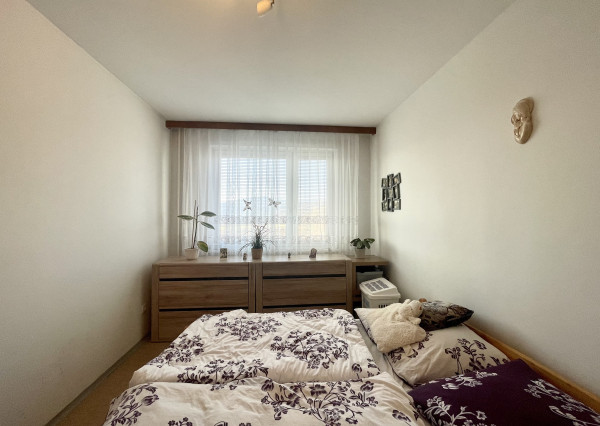 REZERVOVANÉ - Veľký a zariadený 2-izbový byt v obľúbenej lokalite s nádherným výhľadom