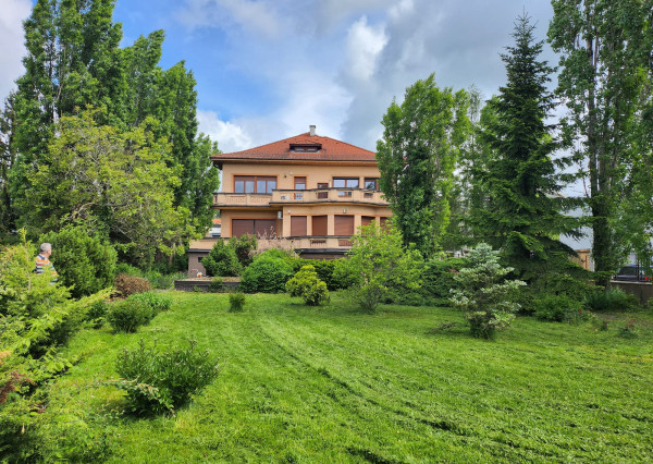 Nadherná mestská vila s luxusnou záhradou  napredaj / prenájom-vhodná ako kancelárske priestory firmy