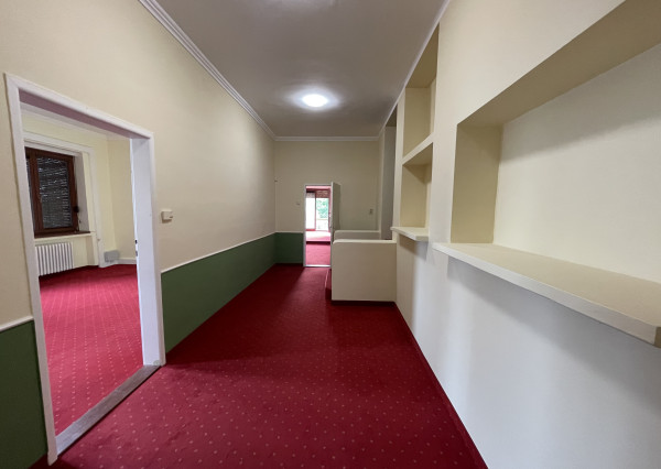 Nadherná mestská vila s luxusnou záhradou  napredaj / prenájom-vhodná ako kancelárske priestory firmy