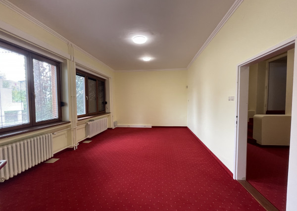 Nadherná mestská vila s luxusnou záhradou  napredaj / prenájom-vhodná ako kancelárske priestory firmy