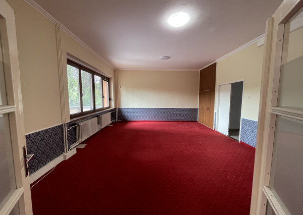 Nadherná mestská vila s luxusnou záhradou  napredaj / prenájom-vhodná ako kancelárske priestory firmy