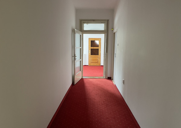 Nadherná mestská vila s luxusnou záhradou  napredaj / prenájom-vhodná ako kancelárske priestory firmy