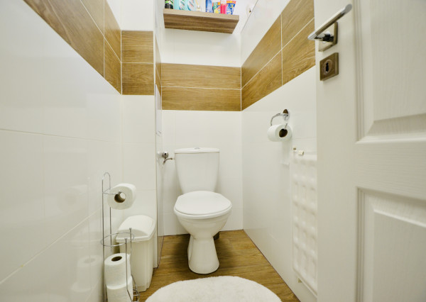 REZERVOVANÉ! Priestranný 3-izbový byt s loggiou a veľkou pivnicou len 10 minút od Trnavy