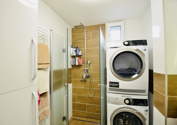 REZERVOVANÉ! Priestranný 3-izbový byt s loggiou a veľkou pivnicou len 10 minút od Trnavy