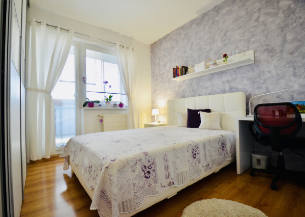 REZERVOVANÉ! Priestranný 3-izbový byt s loggiou a veľkou pivnicou len 10 minút od Trnavy