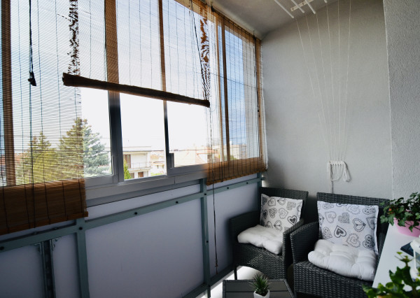 REZERVOVANÉ! Priestranný 3-izbový byt s loggiou a veľkou pivnicou len 10 minút od Trnavy