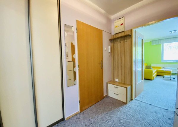 REZERVOVANÉ Zariadený 2-izbový byt s loggiou