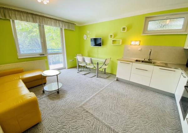 REZERVOVANÉ Zariadený 2-izbový byt s loggiou