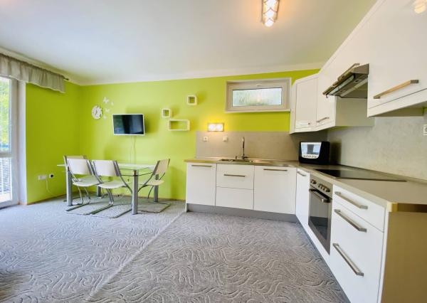 REZERVOVANÉ Zariadený 2-izbový byt s loggiou