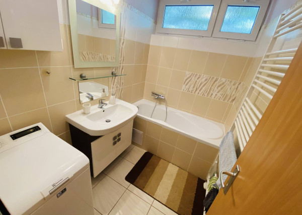 REZERVOVANÉ Zariadený 2-izbový byt s loggiou